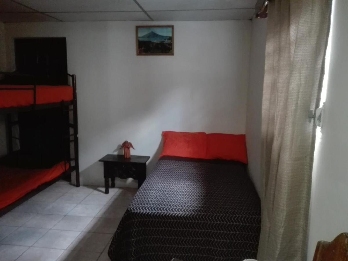 Huellas Hostal Antigua Ngoại thất bức ảnh