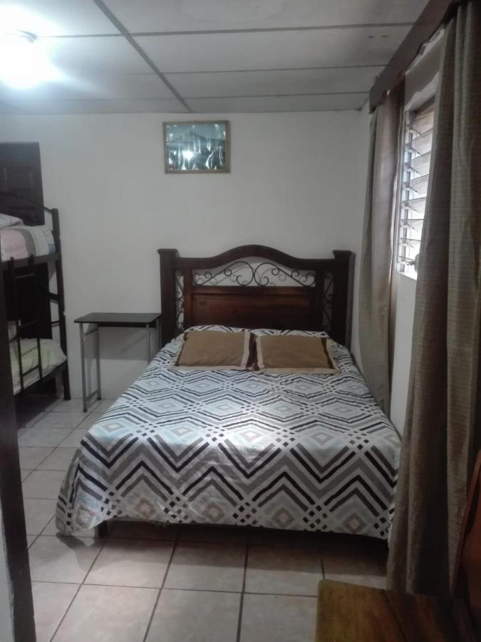 Huellas Hostal Antigua Ngoại thất bức ảnh