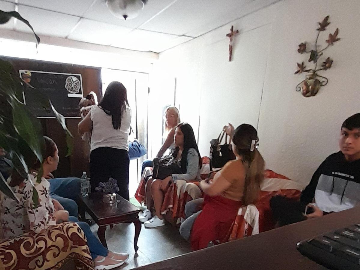 Huellas Hostal Antigua Ngoại thất bức ảnh